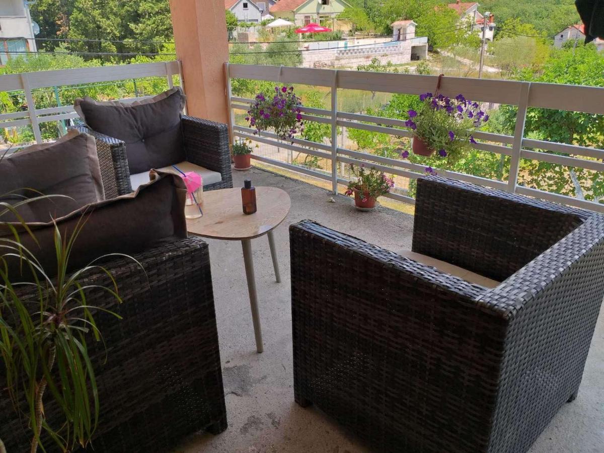 Apartment Davidovic Tivat Buitenkant foto