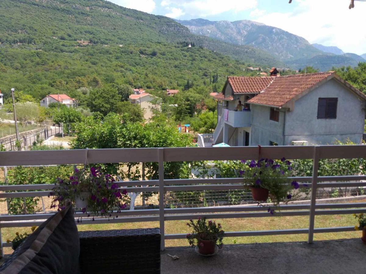Apartment Davidovic Tivat Buitenkant foto